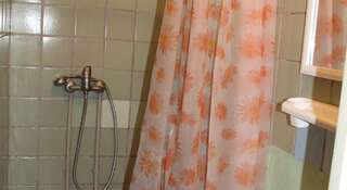 Гостиница Зенит Морское Стандартный двухместный номер с 2 отдельными кроватями и общей ванной комнатой-3
